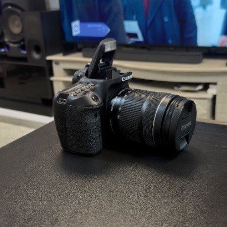 دوربین دست دوم کانن Canon EOS 70D Kit 18-135mm f/3.5-5.6 IS STM (20/000 شات)