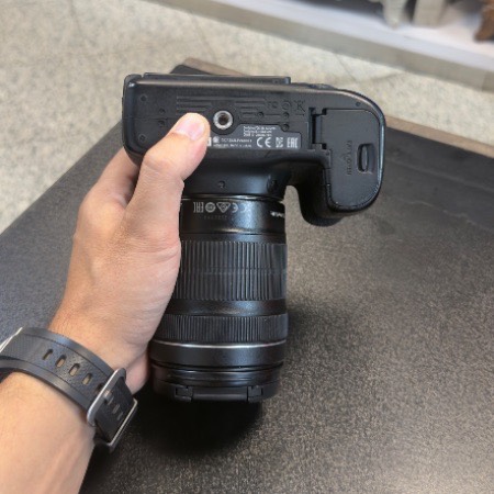 دوربین دست دوم کانن Canon EOS 70D Kit 18-135mm f/3.5-5.6 IS STM (20/000 شات)