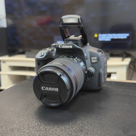 دوربین دست دوم کانن Canon EOS 700D Kit 18-55mm f/3.5-5.6 IS STM (20/000 شات)