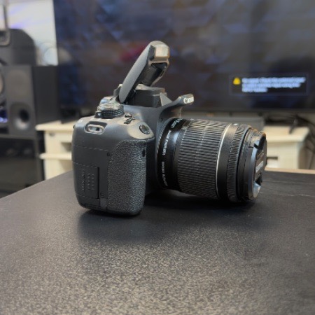 دوربین دست دوم کانن Canon EOS 700D Kit 18-55mm f/3.5-5.6 IS STM (20/000 شات)