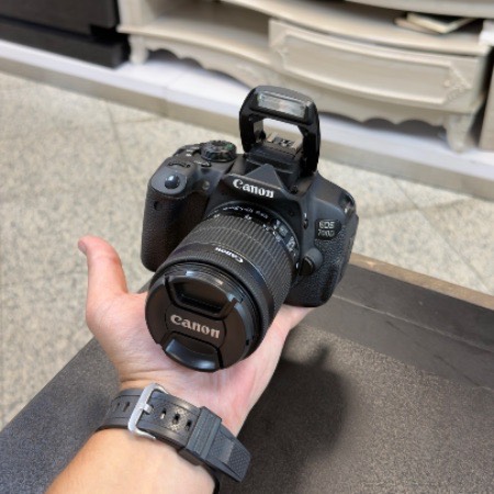 دوربین دست دوم کانن Canon EOS 700D Kit 18-55mm f/3.5-5.6 IS STM (20/000 شات)