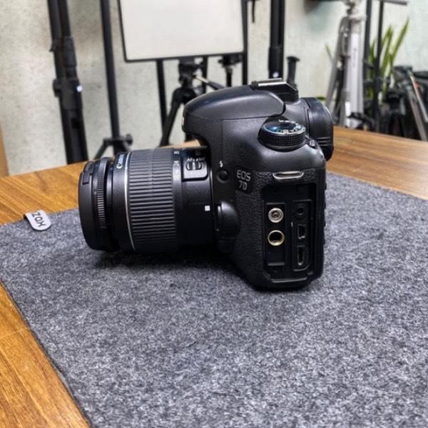 دوربین دست دوم کانن Canon EOS 7D Kit 18-55mm DC III (85/000 شات)