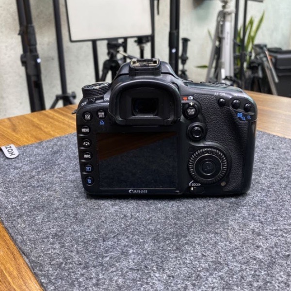 دوربین دست دوم کانن Canon EOS 7D Kit 18-55mm DC III (85/000 شات)
