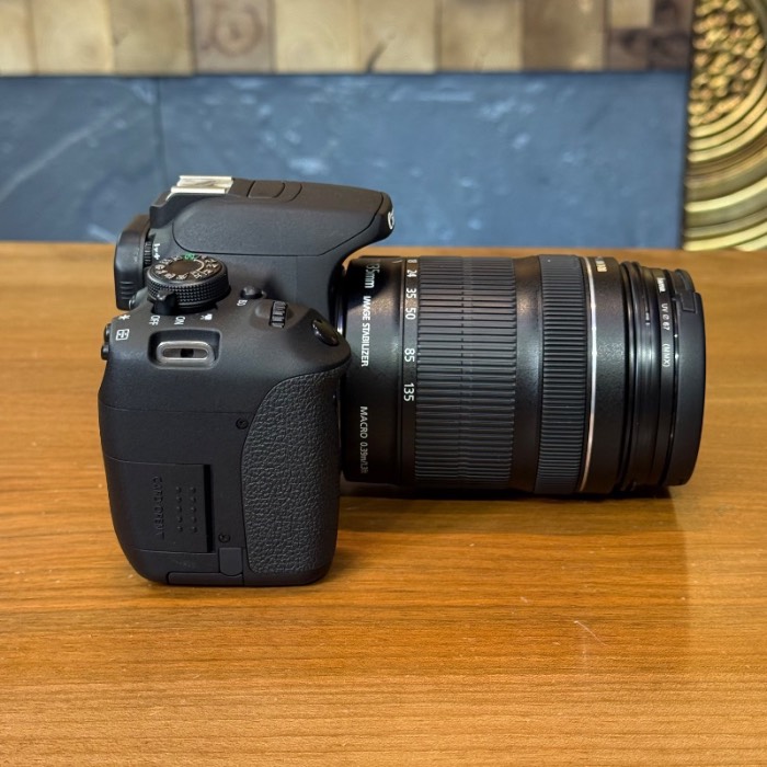 دوربین دست دوم کانن Canon EOS 700D Kit 18-135mm f/3.5-5.6 IS STM Used (3500 شات)