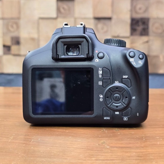 دوربین دست دوم Canon EOS 4000D Kit EF-S 18-55mm III (6000 شات)