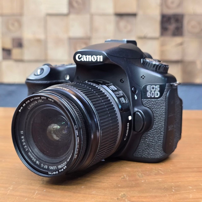 دوربین دست دوم عکاسی کانن Canon EOS 60D 18-55 isتعداد شات: 15000شات