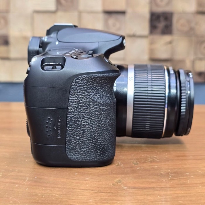 دوربین دست دوم عکاسی کانن Canon EOS 60D 18-55 isتعداد شات: 15000شات