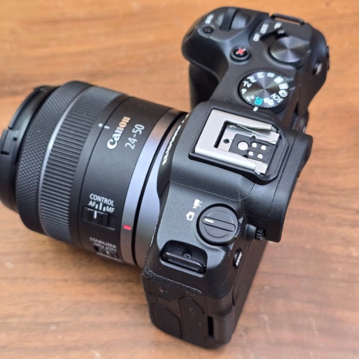 دوربین دست دوم کانن Canon EOS R8 Kit RF 24-50mm f/4.5-6.3 IS STM (3000 شات)