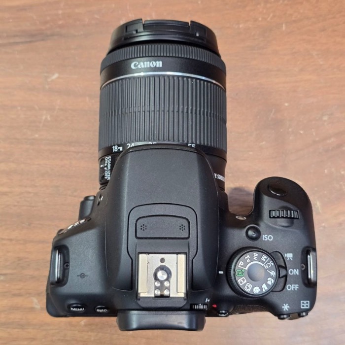 دوربین دست دوم کانن Canon EOS 700D Kit 18-55mm f/3.5-5.6 IS STM (1500 شات)