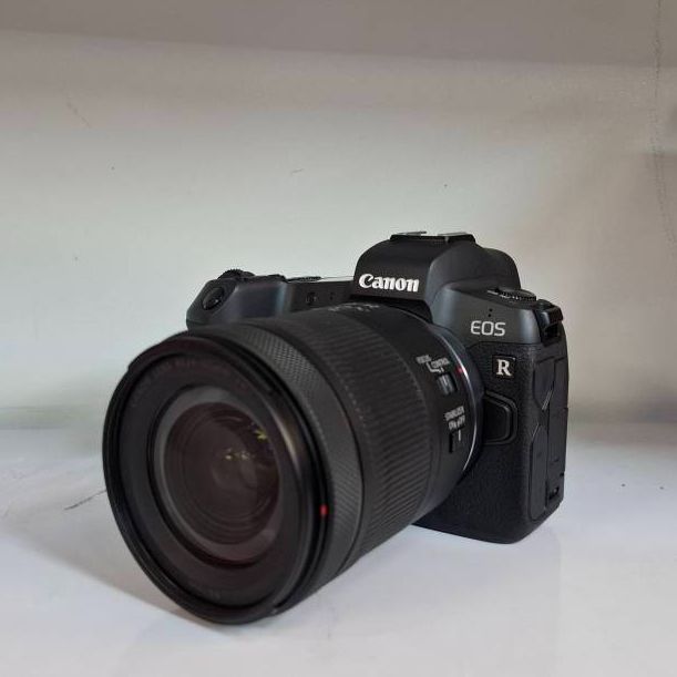 دوربین دست دوم بدون آینه کانن Canon EOS R Kit RF 24-105mm f/4-7.1 IS STM (500 شات)