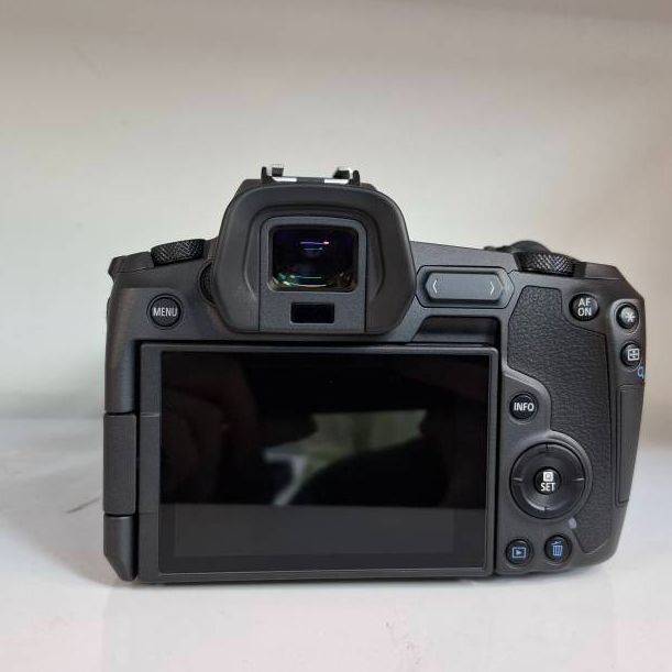 دوربین دست دوم بدون آینه کانن Canon EOS R Kit RF 24-105mm f/4-7.1 IS STM (500 شات)