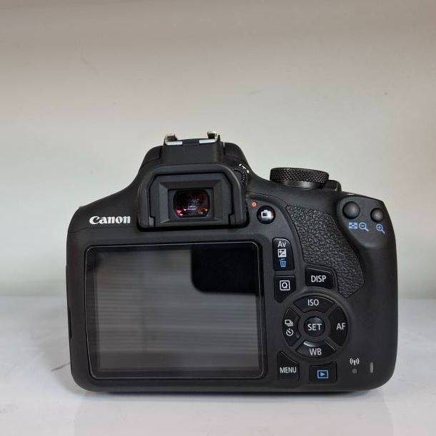 دوربین دست دوم کانن Canon EOS 2000D kit EF-S 18-55mm IS II (14000 شات)
