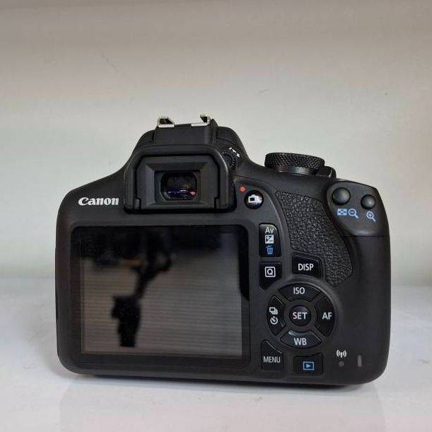 دوربین دست دوم کانن Canon EOS 2000D kit EF-S 18-55mm III (9000 شات)