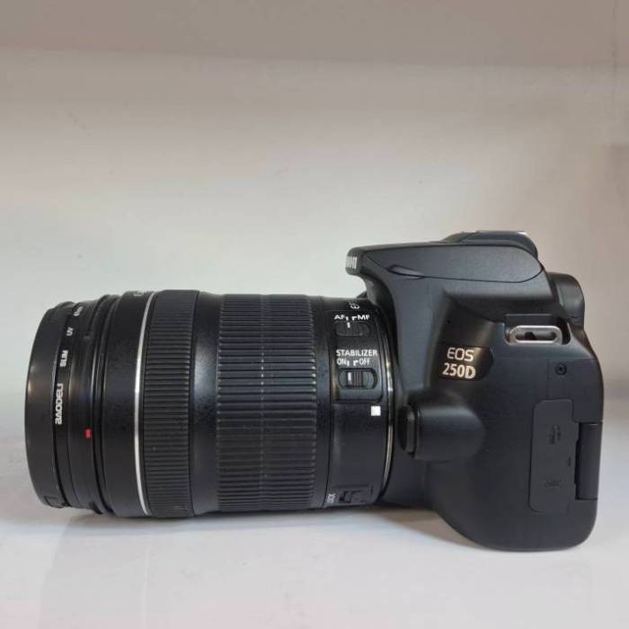 دوربین دست دوم کانن Canon EOS 250D Kit EF-S 18-55 mm f/4-5.6 IS STM (3000 شات)