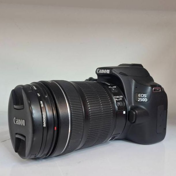 دوربین دست دوم کانن Canon EOS 250D Kit EF-S 18-55 mm f/4-5.6 IS STM (9000 شات)