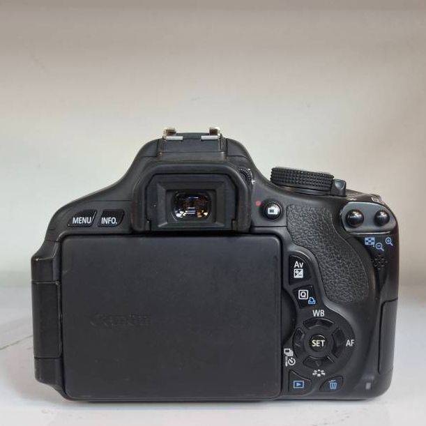 دوربین عکاسی دست دوم کانن Canon EOS 600D ‌Kit 18-135mm f/3.5-5.6 IS STM (25000 شات)