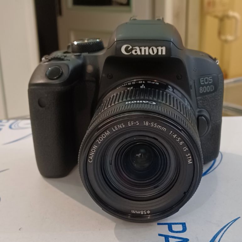 دوربین دست دوم کانن Canon EOS 800D Kit 18-55mm f/4-5.6 IS STM (12114 شات)