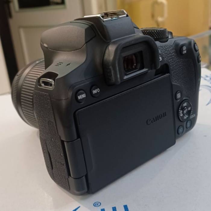 دوربین عکاسی کانن دست دوم Canon EOS 850D kit EF-S 18-55mm f/4-5.6 IS STM used (حدود ۴۵۰۰ شات)