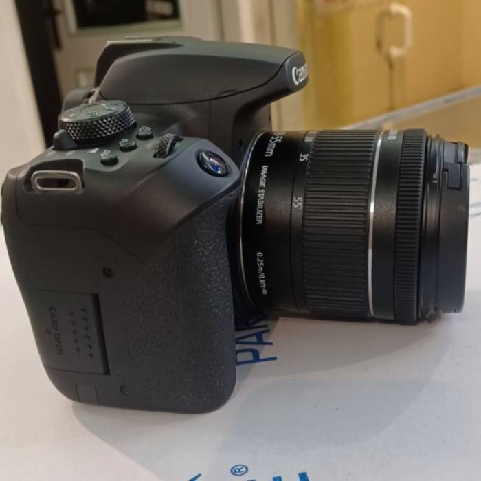 دوربین عکاسی کانن دست دوم Canon EOS 850D kit EF-S 18-55mm f/4-5.6 IS STM used (حدود ۴۵۰۰ شات)