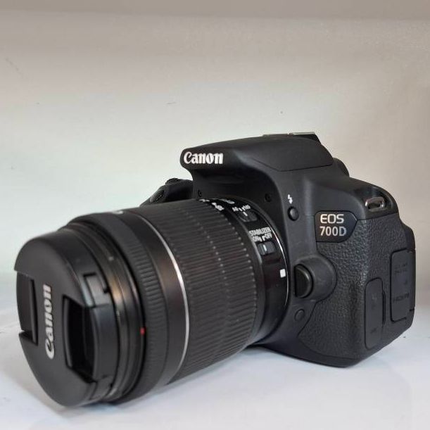 دوربین دست دوم Canon EOS 700D Kit 18-55mm f/3.5-5.6 IS STM (5000 شات)