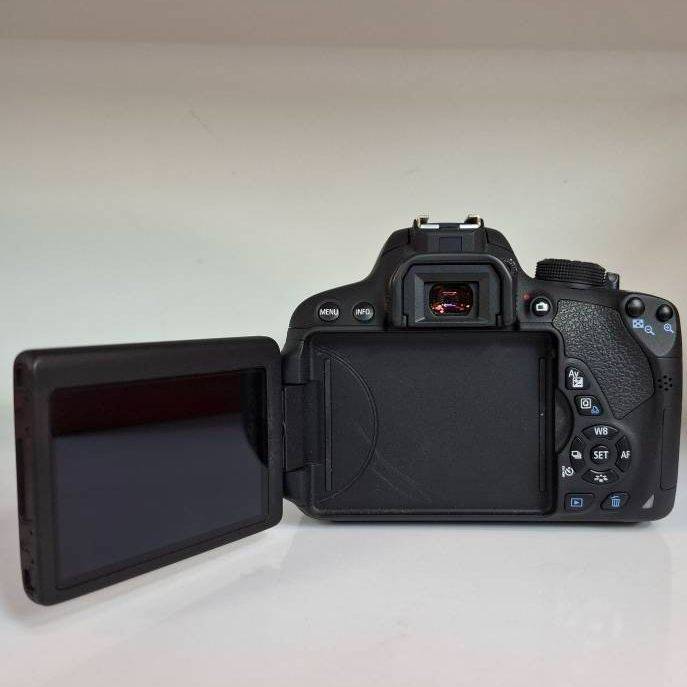 دوربین دست دوم Canon EOS 700D Kit 18-55mm f/3.5-5.6 IS STM (5000 شات)
