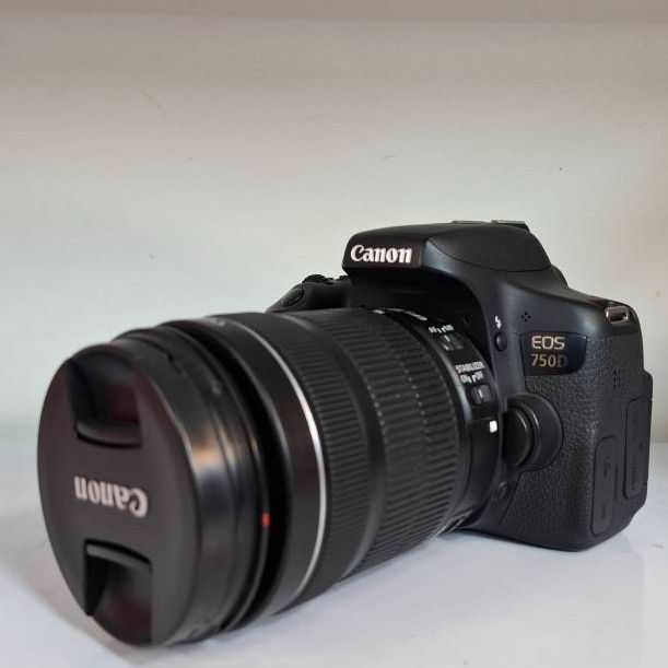 دوربین دست دوم کانن Canon EOS 750D Kit 18-135mm F3.5-5.6 IS STM (6000 شات)