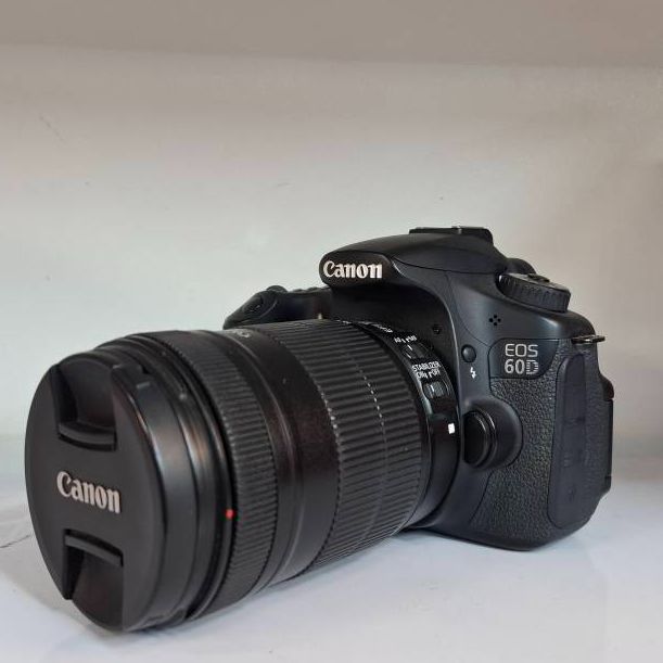 دوربین عکاسی کانن دست دوم Canon EOS 60D ‌Kit 18-135mm is stm(15000 شات)
