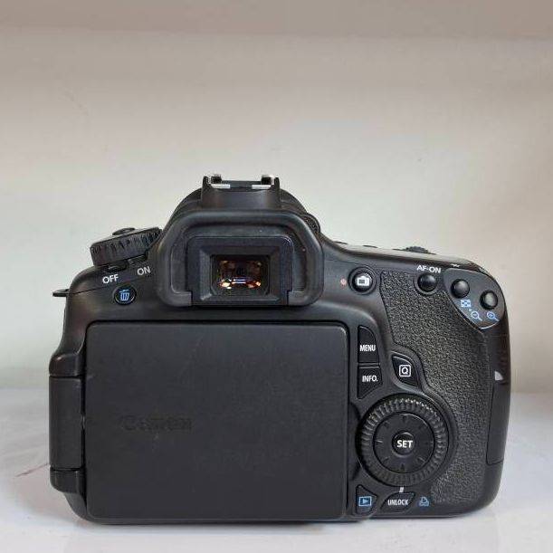 دوربین عکاسی کانن دست دوم Canon EOS 60D ‌Kit 18-135mm is stm(15000 شات)