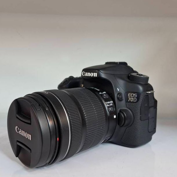 دوربین عکاسی کانن دست دوم  Canon EOS 70D Kit 18-135mm f/3.5-5.6 IS STM (11000 شات)
