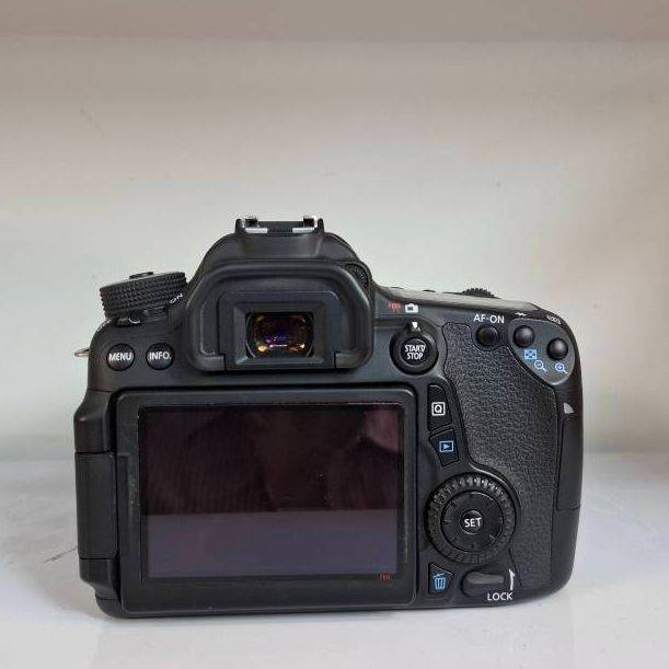 دوربین عکاسی کانن دست دوم  Canon EOS 70D Kit 18-135mm f/3.5-5.6 IS STM (11000 شات)