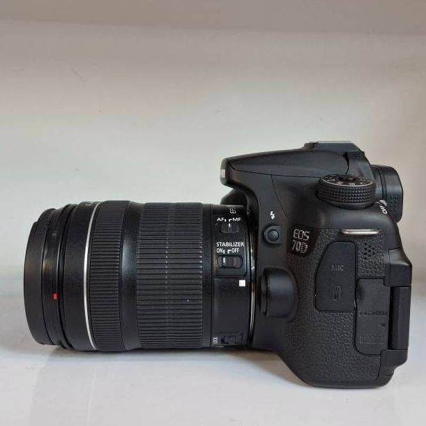 دوربین عکاسی کانن دست دوم  Canon EOS 70D Kit 18-135mm f/3.5-5.6 IS STM (11000 شات)