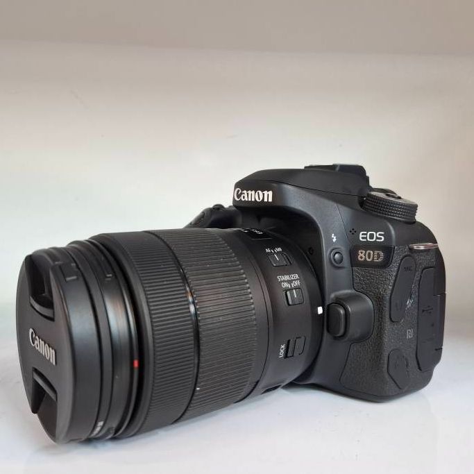 دوربین دست دوم کانن Canon EOS 80D Kit 18-135mm f/3.5-5.6 IS USM (72000 شات)