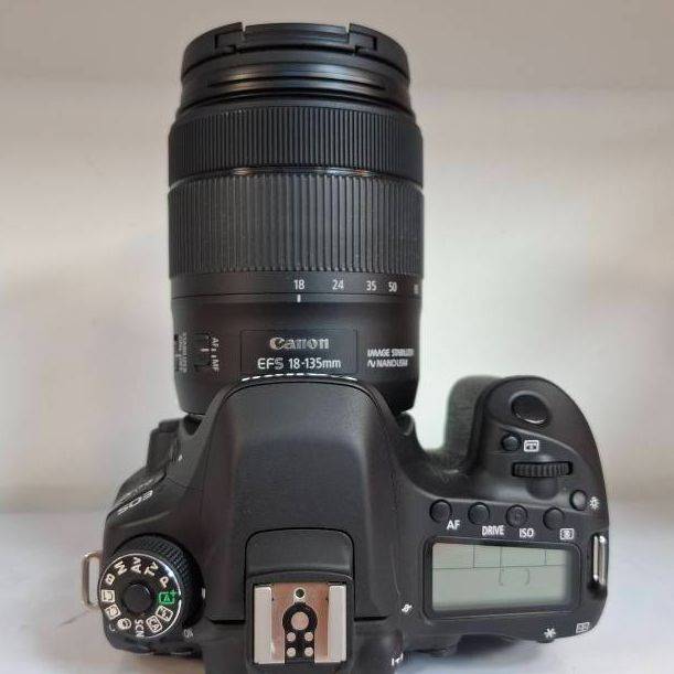 دوربین دست دوم کانن Canon EOS 80D Kit 18-135mm f/3.5-5.6 IS USM (72000 شات)