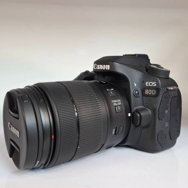 دوربین دست دوم کانن Canon EOS 80D Kit 18-135mm f/3.5-5.6 IS USM (10000 شات)