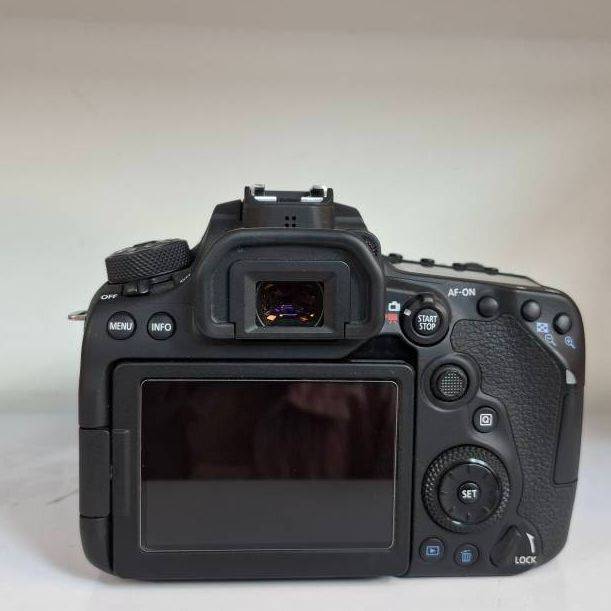 دوربین دست دوم کانن Canon EOS 90D DSLR kit EF-S 18-135mm IS USM (4500 شات)