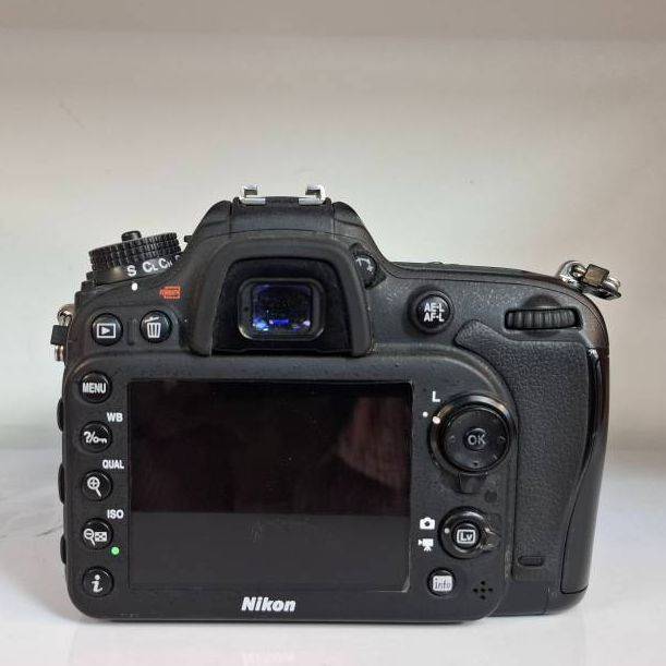 دوربین دست دوم نیکون Nikon D7200 Kit 18-140mm f/3.5-5.6 G VR (23000 شات)