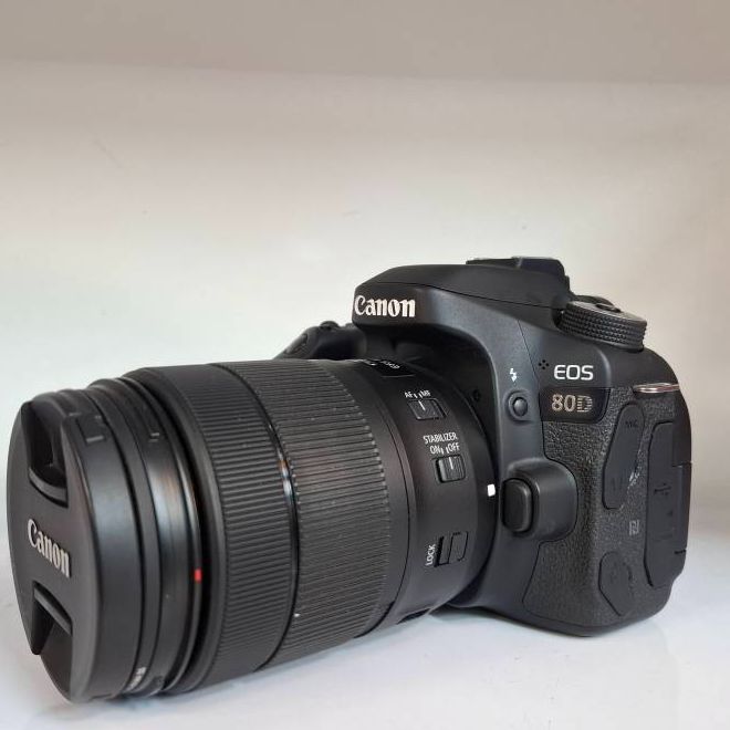 دوربین دست دوم کانن Canon EOS 80D Kit 18-135mm f/3.5-5.6 IS USM (2100 شات)