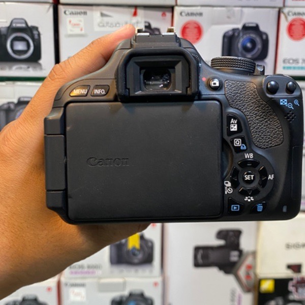 دوربین دست دوم کانن Canon 600D kit 18-55 dc iii (1800شات شات)