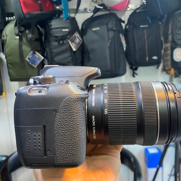 دوربین عکاسی کانن Canon EOS 700D Kit 18-135mm f/3.5-5.6 IS STM Used