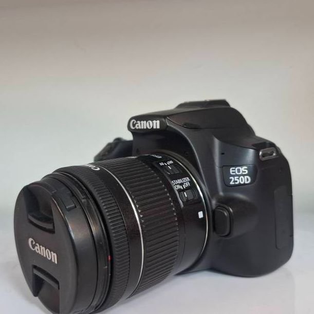 دوربین دست دوم Canon EOS 250D Kit EF-S 18-55 mm f/4-5.6 IS STM (7000 شات)