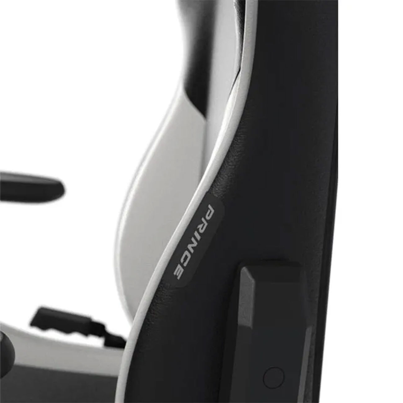 نمای نزدیک از صندلی گیمینگ DXRACER Prince P132 2025 Black White Gaming Chair