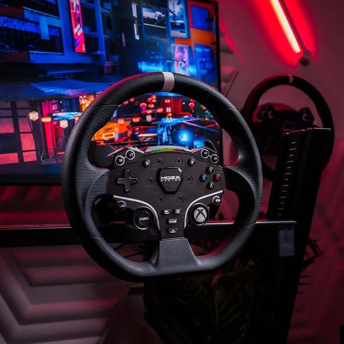 نمای کاربردی از فرمان و پدال موزا MOZA R3 Racing Wheel Bundle for Xbox