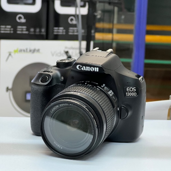 دوربین عکاسی دست دوم کانن Canon EOS 1300D Kit 18-55mm f/3.5-5.6 IS II (۸۶۰۰ شات)