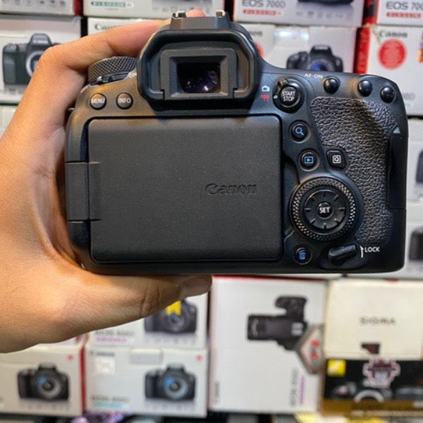 دوربین عکاسی دست دوم کانن Canon EOS 6D Mark II DSLR Camera Body (شات 7100)