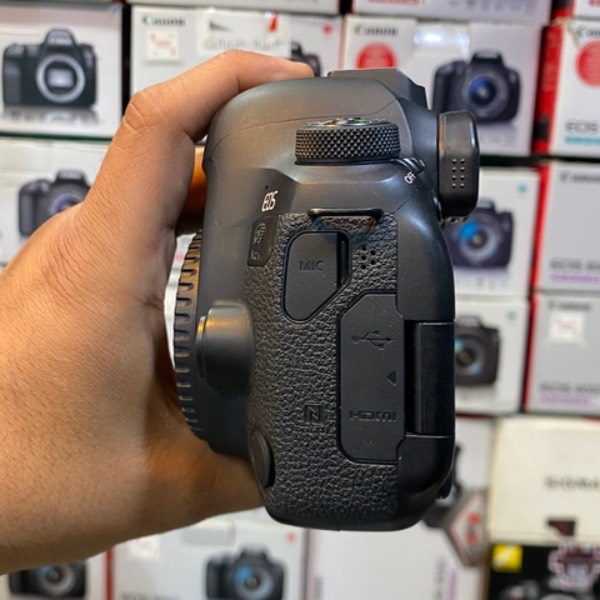 دوربین عکاسی دست دوم کانن Canon EOS 6D Mark II DSLR Camera Body (شات 7100)