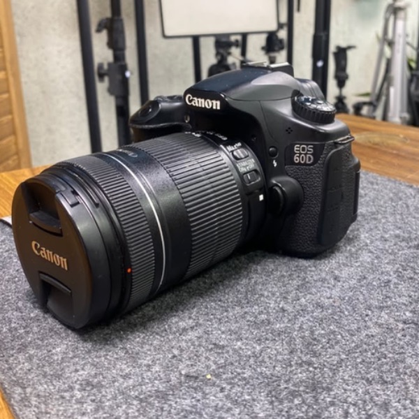 دوربین دست دوم کانن Canon EOS 60D Kit 18-135mm f/3.5-5.6 IS STM (21/000 شات)