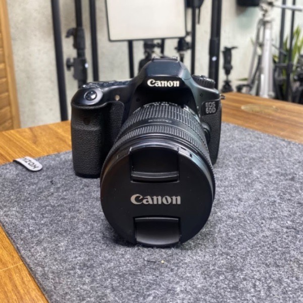دوربین دست دوم کانن Canon EOS 60D Kit 18-135mm f/3.5-5.6 IS STM (21/000 شات)