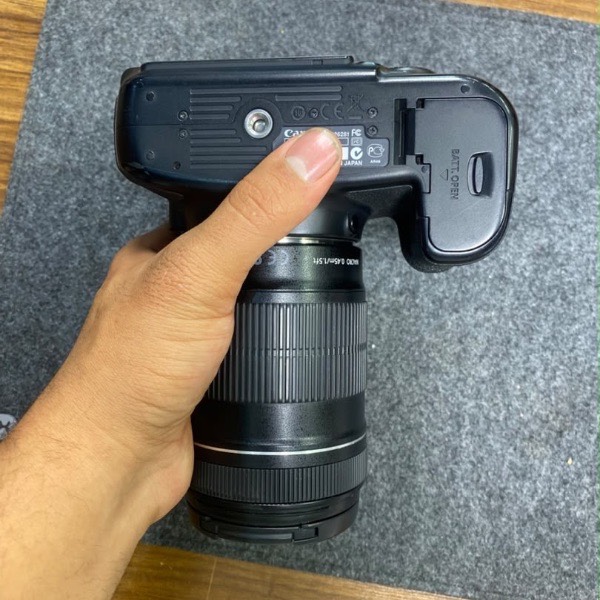 دوربین دست دوم کانن Canon EOS 60D Kit 18-135mm f/3.5-5.6 IS STM (21/000 شات)