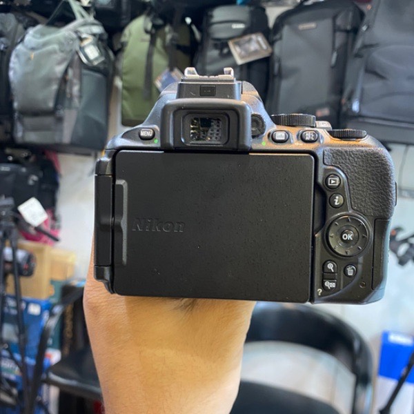 دوربین دست دوم نیکون Nikon D5600 Kit 18-140mm f/3.5-5.6 G VR (10هزارشات)