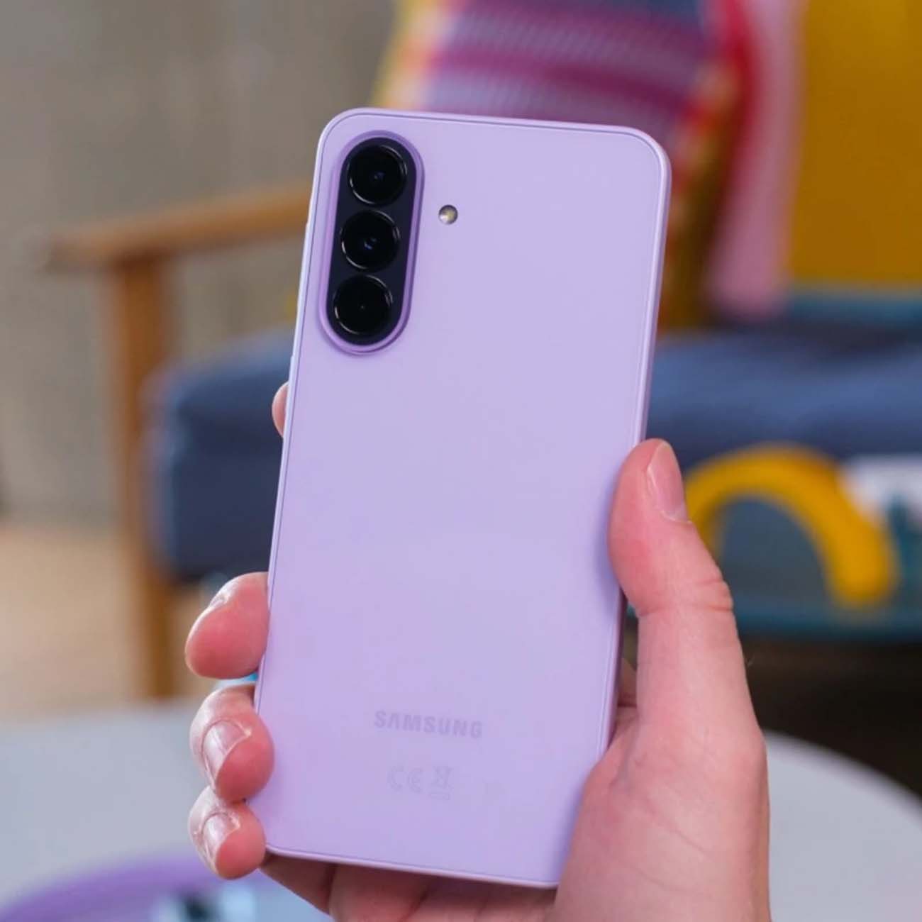 نمای کاربردی گوشی موبایل سامسونگ یاسی Samsung Galaxy A37 5G 256GB 8GB RAM Dual SIM Smartphone Vietna